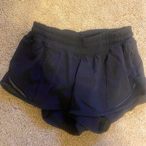 black hotty hot shorts!